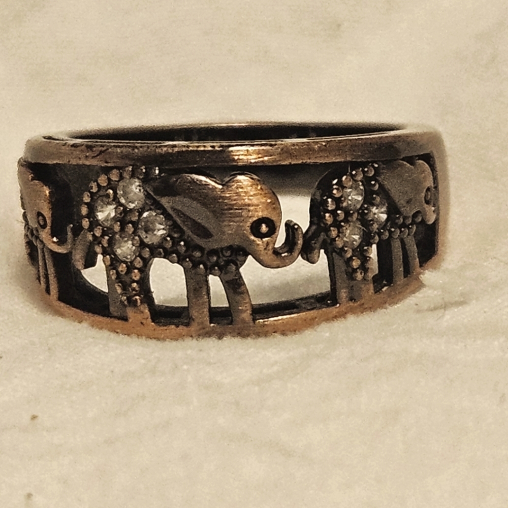 Elephant ring with jewels size 7